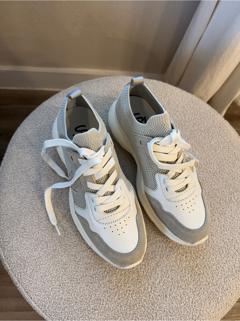 Stuart Weitzman 5050 Low Cut Sneakers Size 5 Light Beige